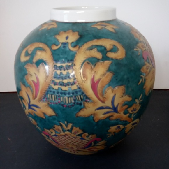 Medium Round Porcelain vase Green In Color Floral Pattern - Picture 2 of 16